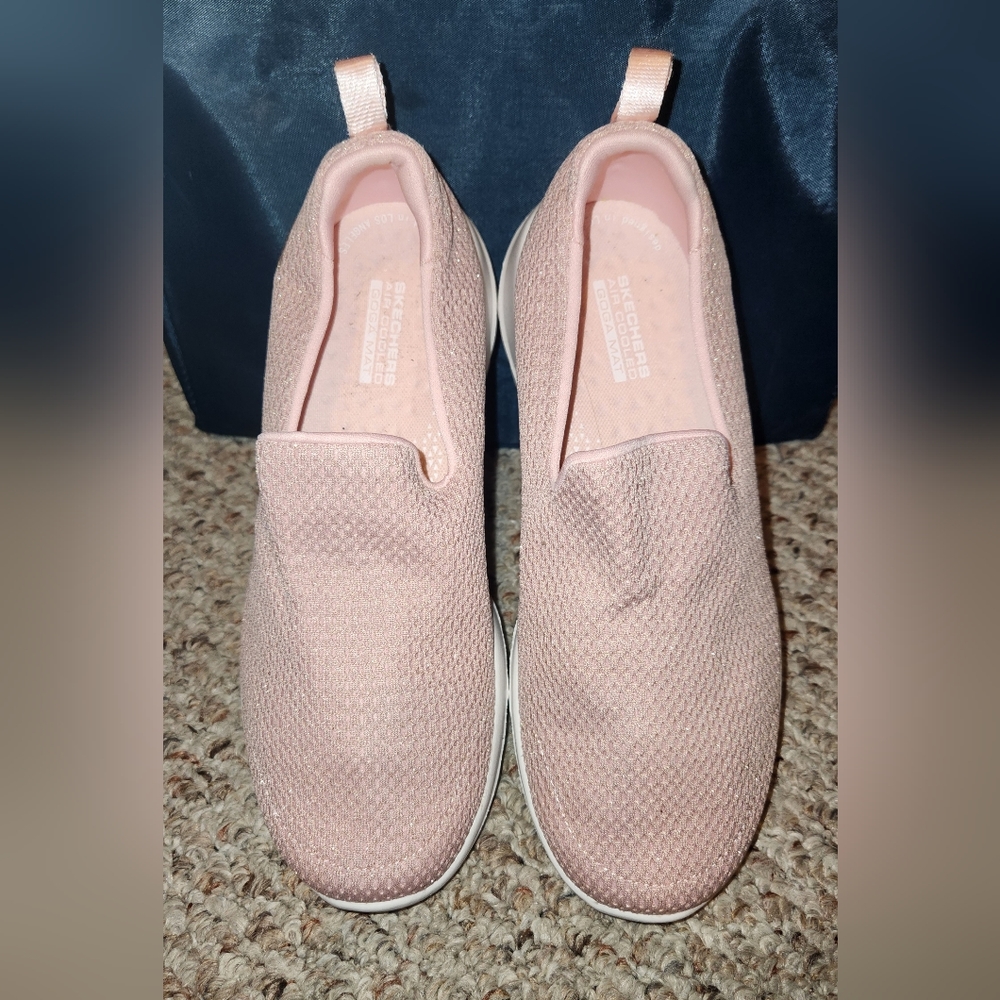 Sketchers air cooled Goga mat  pink slip on sneakers